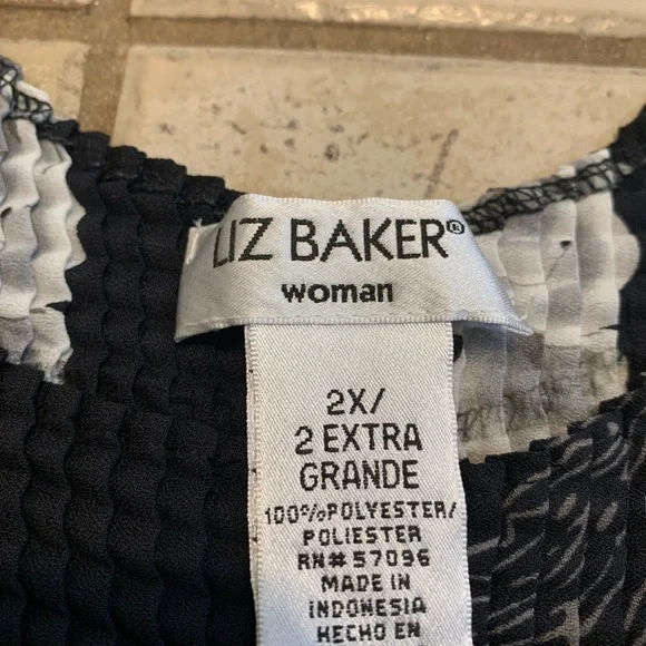 Liz Baker Woman Black & White Floral Crinkle Sleeveless Top 2X - Picture 2 of 5